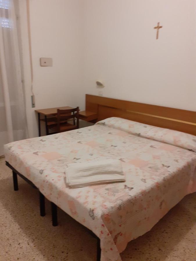רימיני Hotel Rossini מראה חיצוני תמונה