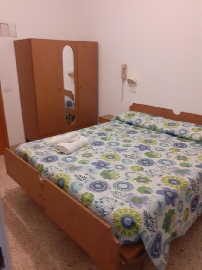 רימיני Hotel Rossini מראה חיצוני תמונה