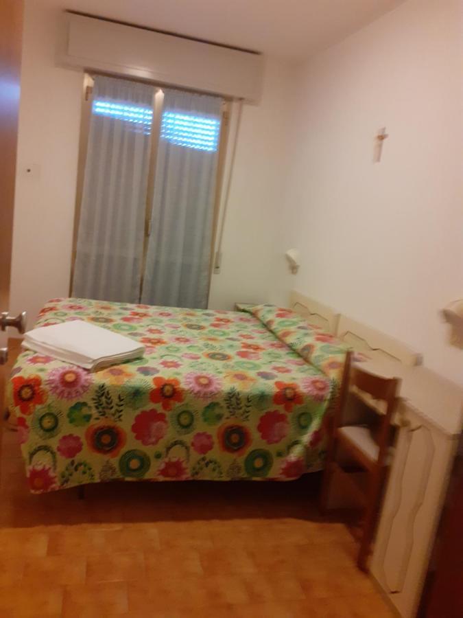 רימיני Hotel Rossini מראה חיצוני תמונה